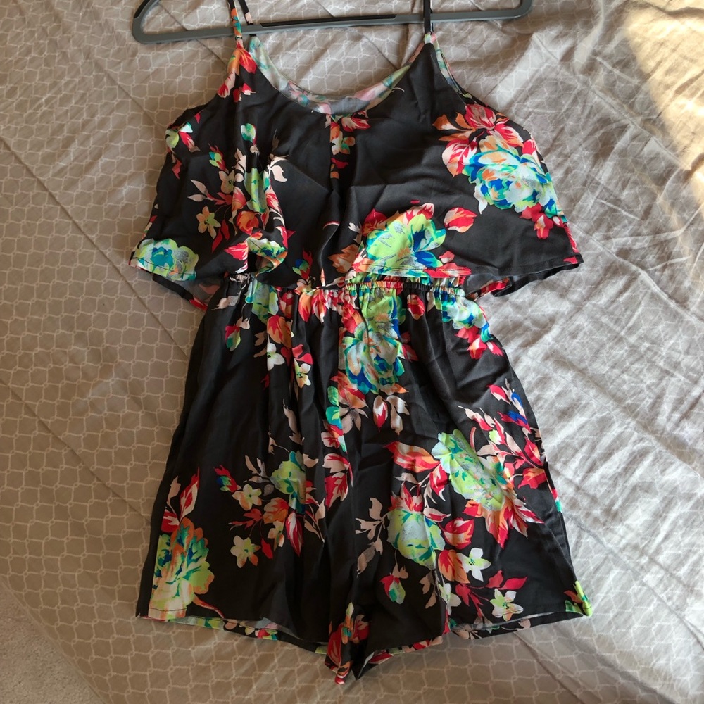 Floral Romper - Picture 2 of 3